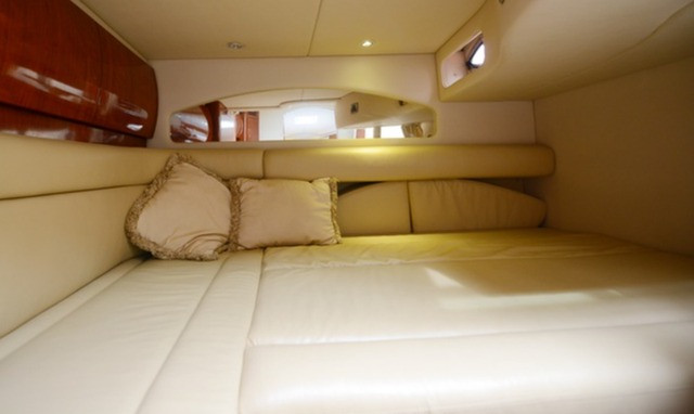 Hai chiếc du thuyền hạng sang của "chúa đảo Tuần Châu" xuất hiện tại cảng Tuần Châu từ năm 2008, có hệ thống phòng khách, bếp, giường ngủ cực kỳ sang trọng. Ảnh: Internet