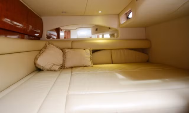 Hai chiếc du thuyền hạng sang của "chúa đảo Tuần Châu" xuất hiện tại cảng Tuần Châu từ năm 2008, có hệ thống phòng khách, bếp, giường ngủ cực kỳ sang trọng. Ảnh: Internet