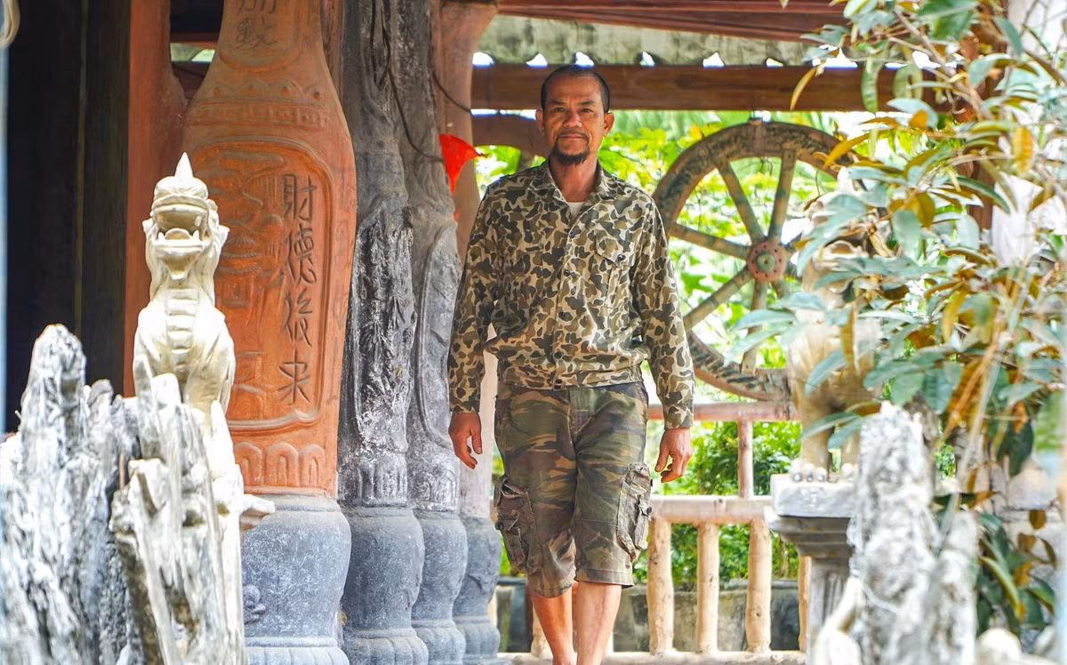 Ngôi nhà bắt đầu được xây dựng năm 2013, do một mình ông Giang làm từ A-Z. Ông mua xi măng, sắt thép về uốn, đúc từng hạng mục rồi lắp ghép lại. Ảnh: Dân trí