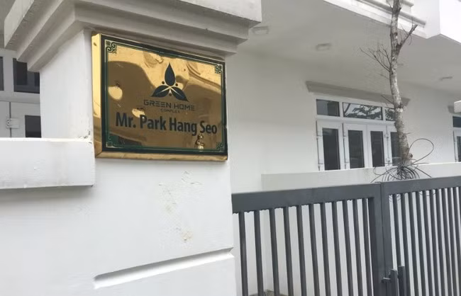 Năm 2018, Công ty Phúc Hoàng Ngọc trao tặng căn nhà nằm trong dự án phố liền kề Green Home (nằm trên đường Nguyễn Chánh, quận Liên Chiểu, Đà Nẵng) cho HLV Park Hang Seo. Ảnh: Nhadautu