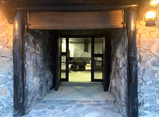 Hầu hết cấu trúc đá trong nhà hang đều được giữ nguyên nét nguyên sơ, không bị thay đổi. Ảnh: Suckhoedoisong