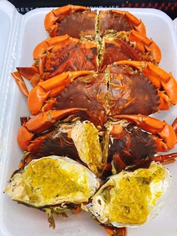  Cua hai da là đặc sản nổi tiếng ở Cà Mau. Do thịt thơm ngon đặc biệt, nhiều du khách sẵn sàng chi số tiền lớn để thưởng thức loại cua này. Ảnh: Haisanhoanglong