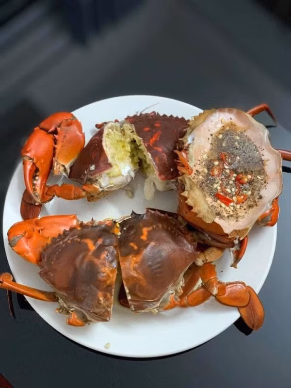 Trên thị trường, cua hai da Cà Mau có giá dao động từ 680.000 - 990.000 đồng/kg, tuỳ size. Ảnh: Haisanhoanglong