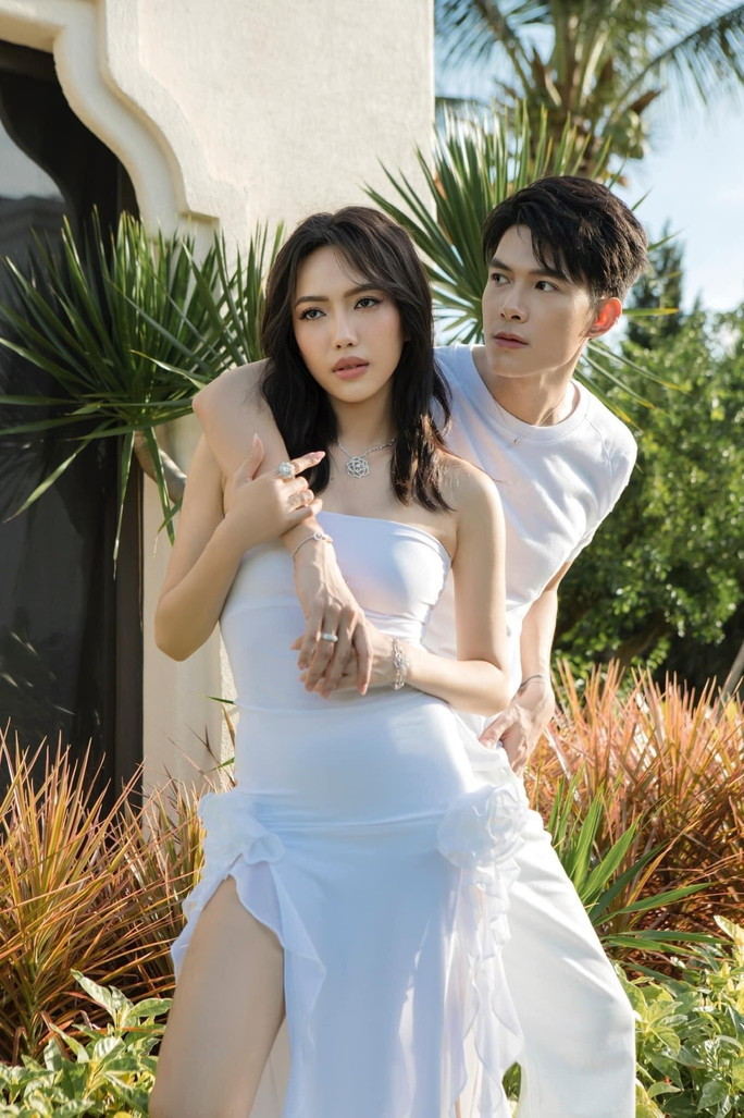 Mới đây, hình ảnh đoạn tin nhắn được cho là Anh Tú "thả thính gái lạ" lan truyền trên mạng xã hội, từ đó dẫn đến suy đoán hôn nhân của anh và Diệu Nhi đang trục trặc. Ảnh: Người lao động