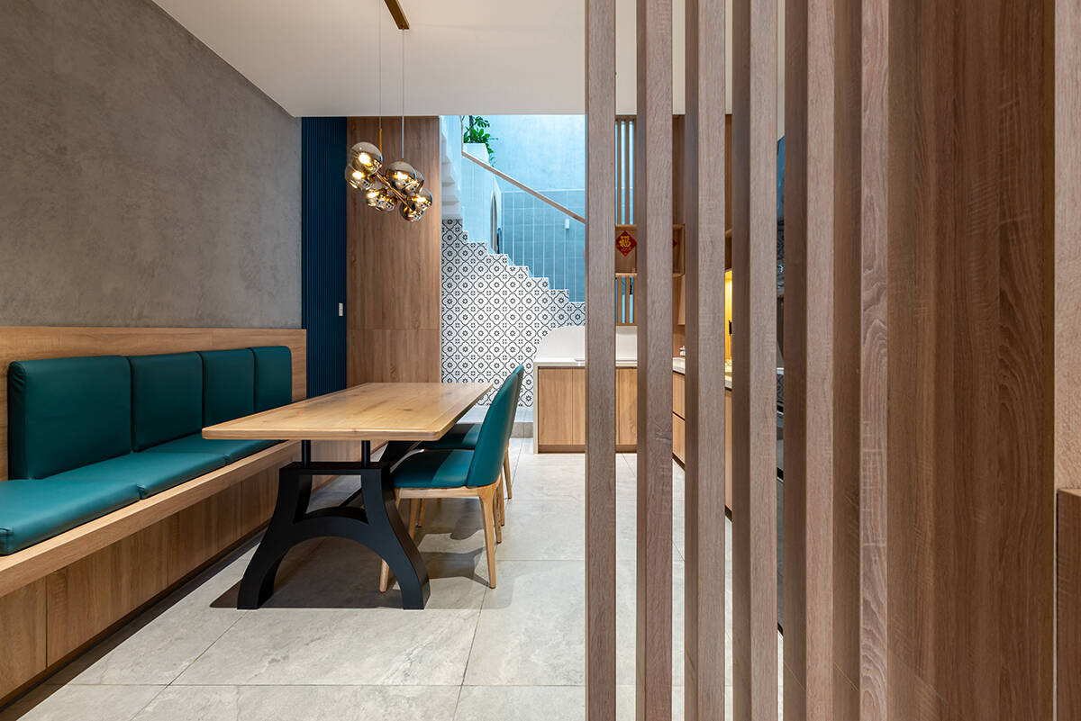 Phòng khách và bếp ăn bố trí liền mạch.