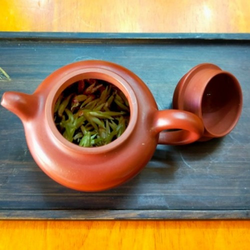 Loại bạch trà này rất đặc biệt. Khi pha nước trà trắng trong. Ban đầu khi uống có vị chát nhẹ nhưng sau hương vị dịu dần và chuyển ngọt dịu. Ảnh: Sieuthitra