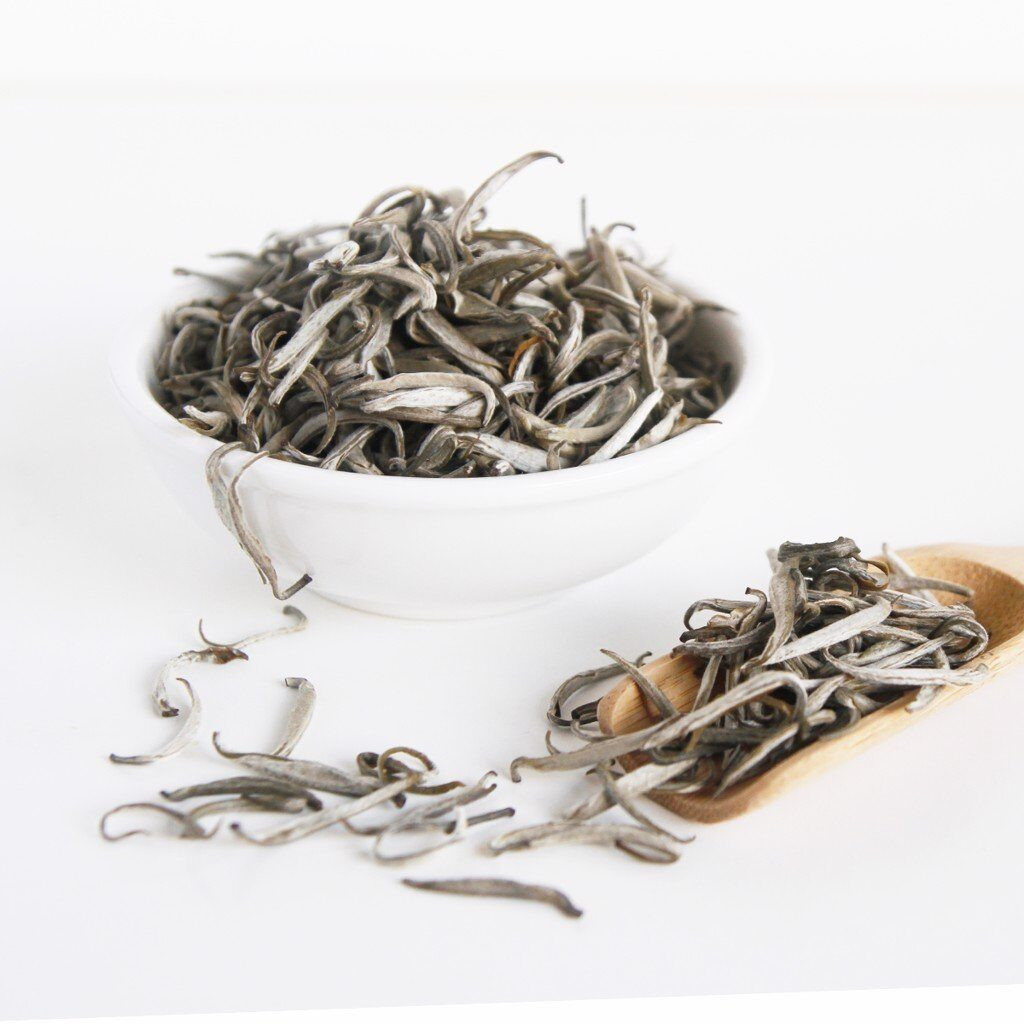 Để làm ra 1kg bạch trà khô cần ít nhất 5kg trà tươi. Đây cũng chính là lý do bạch trà Shan Tuyết trên đỉnh Tây Côn Lĩnh vô cùng quý hiếm và đắt đỏ. Ảnh: Vietcafe