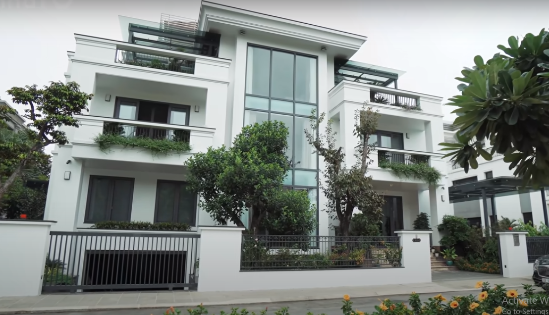 Xuất hiện trên kênh Youtube NhaTO, căn biệt thự xây trên khu đất rộng 566m2 trong một khu đô thị cao cấp ở Hà Nội.