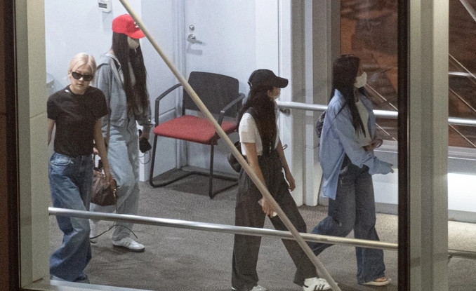 Đêm 28/7, nhóm nhạc nữ nổi tiếng Blackpink đã chính thức đến Hà Nội, chuẩn bị cho 2 đêm diễn Born Pink vào ngày 29-30/7 tại Hà Nội. Ảnh: Dân trí