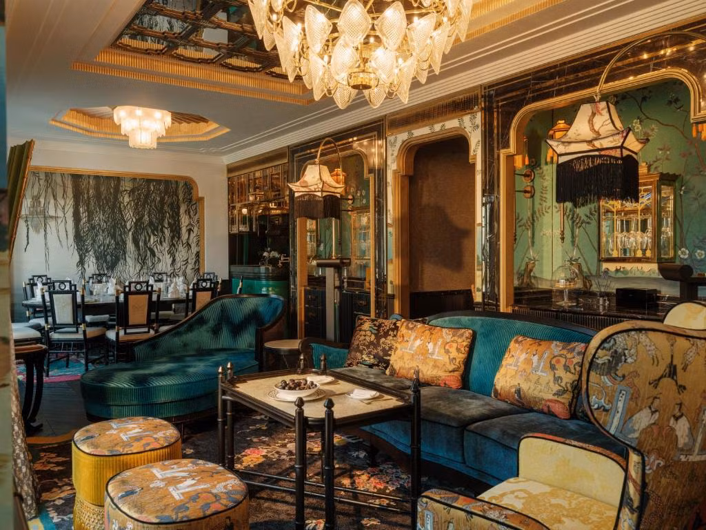 Nghệ thuật và kiến trúc cổ điển được tôn vinh ở mọi ngóc trong khách sạn Capella Hanoi. Ảnh: Booking