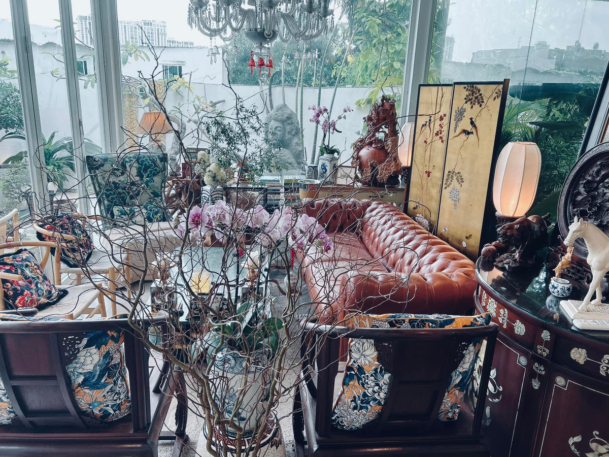 Thông qua một vài hình ảnh được chia sẻ, khán giả không khỏi xuýt xoa trước độ hoành tráng của căn biệt thự.