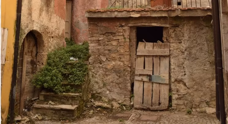 Những ngôi nhà lớn hơn thậm chí còn có gác xép và sân hiên.