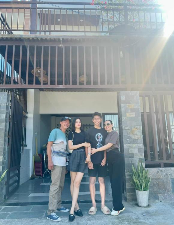 Được biết, người đẹp đã mua căn nhà này từ tháng 6/2023 để tặng cho bố mẹ.