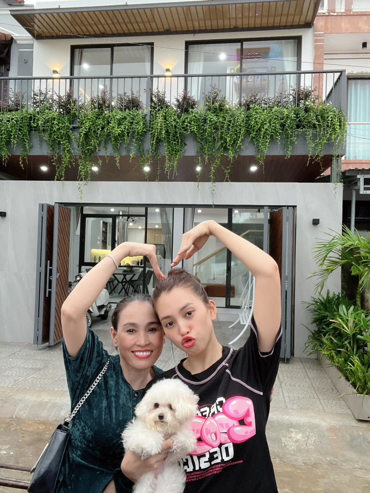 Sau 5 tháng sửa sang, gia đình Tiểu Vy có không gian sống mới, khang trang và hiện đại. Nguồn ảnh: FBNV