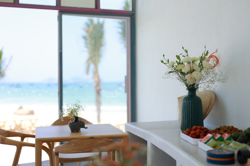 Với kiến trúc lạ, độ cong lớn, công trình đòi hỏi phải đo đạc tính chính xác cao, việc thực hiện cũng tốn thời gian. Ảnh: Người đưa tin