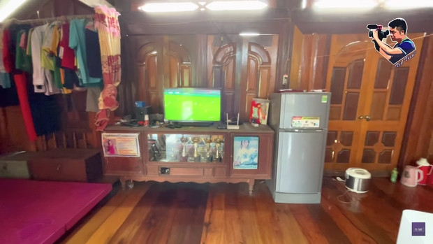 Mặc dù dùng chung trong một không gian, nhưng từng khu vẫn được phân cách theo ý của chủ nhà: gọn gàng và sạch sẽ. Ảnh: Ted Trần TV