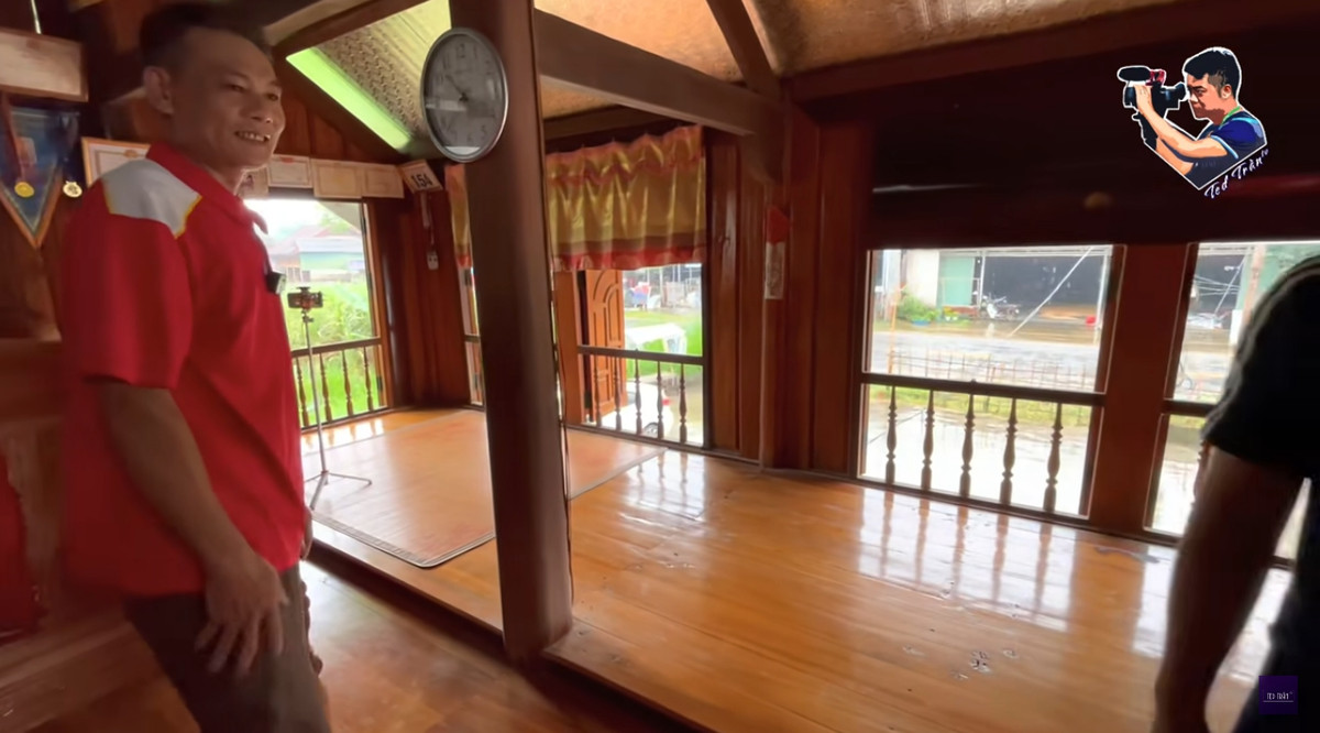 Kết cấu căn nhà giống như bao nhà sàn của người dân tộc Tày khác: Dựng cột và sàn cao hơn 2-3m so với mặt đất, vừa tiện sinh hoạt vừa có khu nghỉ ngơi uống nước khi làm đồng về. Ảnh: Ted Trần TV