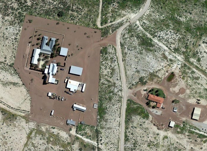 Mảnh đất bao gồm một ngôi nhà mà người bán cho biết đã chi "hàng triệu" để cải tạo.