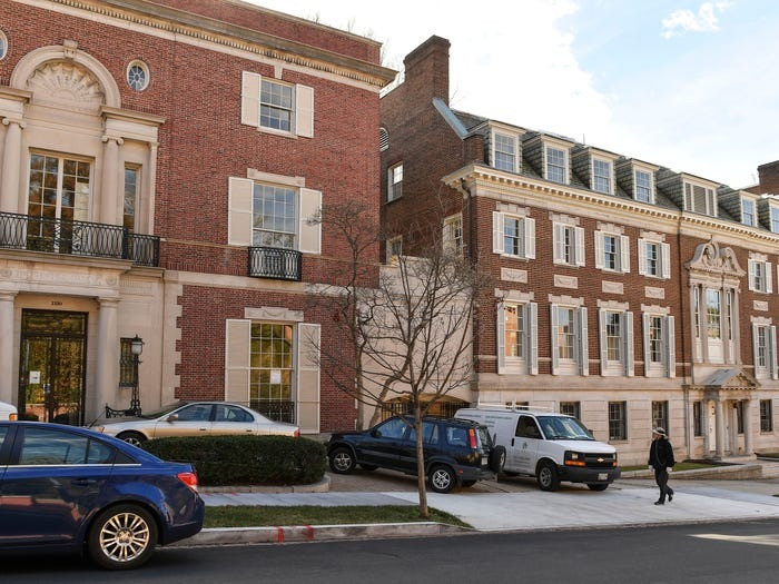 Jeff Bezos còn chi 23 triệu USD mua một bảo tàng dệt cũ ở Kalorama của DC.