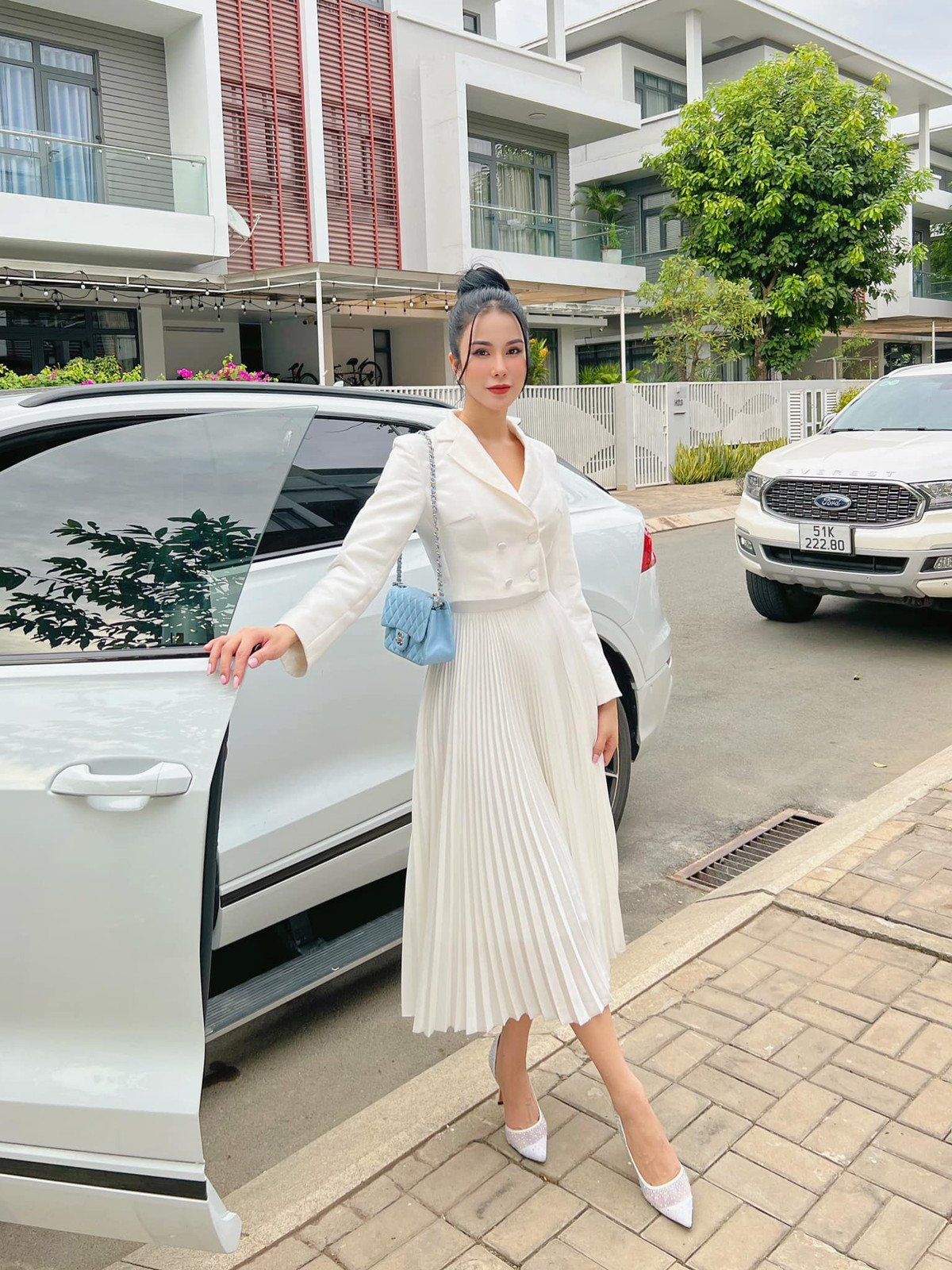 Làm khách mời trong chương trình truyền hình Là nhà trên VTV3, Diệp Lâm Anh cho biết đang dần lấy lại cân bằng sau lùm xùm ly hôn với chồng thiếu gia.