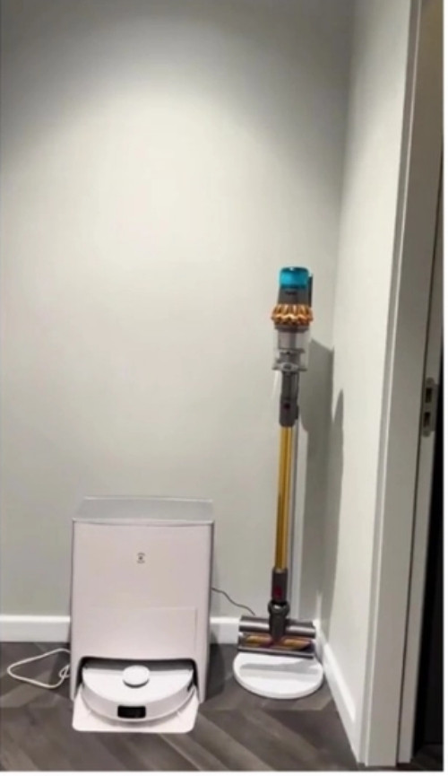 Đồ đạc trong nhà do chính Văn Hậu lựa chọn tỉ mỉ.