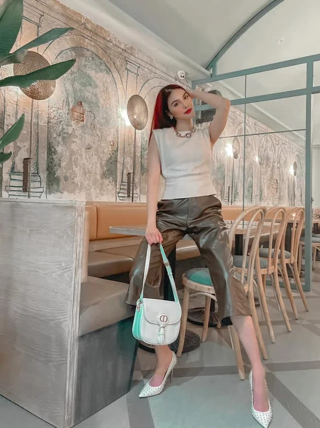 Ngoài làm nghệ thuật, Lan Khuê còn làm chủ cửa hàng kinh doanh.