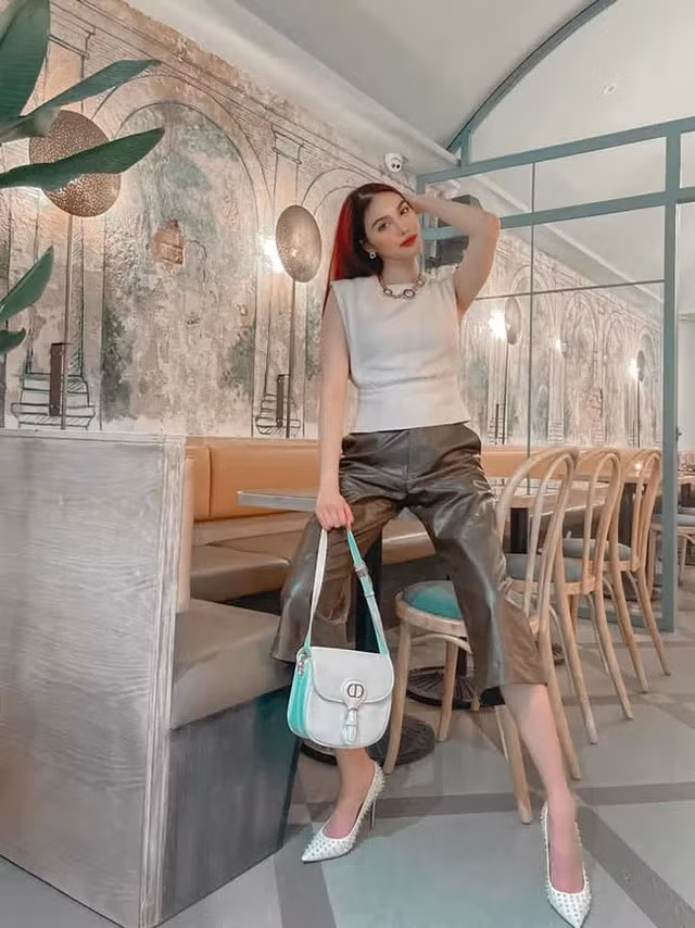 Ngoài làm nghệ thuật, Lan Khuê còn làm chủ cửa hàng kinh doanh.