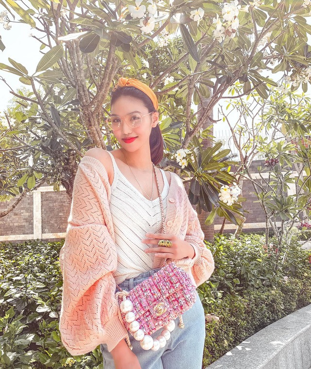 Người đẹp sở hữu bộ sưu tập đồ hiệu đắt đỏ, đến từ nhiều thương hiệu trên thế giới.