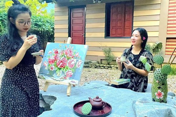 Vì con gái lớn đi du học nên căn biệt thự hiện tại chỉ có Thanh Thanh Hiền sống cùng con gái út.