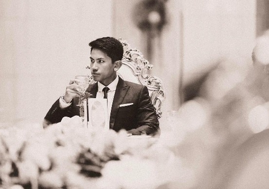 Vị hoàng tử độc thân này còn được cho là đang nắm trong tay bộ sưu tập siêu xe đắt đỏ gồm 50 chiếc Mercedes Benz, 66 chiếc Ferrari, 20 chiếc Bentley, 20 chiếc BMW, 17 chiếc Jaguar, 15 chiếc Porsche, 10 chiếc Rolls Royce và 3 chiếc Lamborghini. Ảnh: Instagram