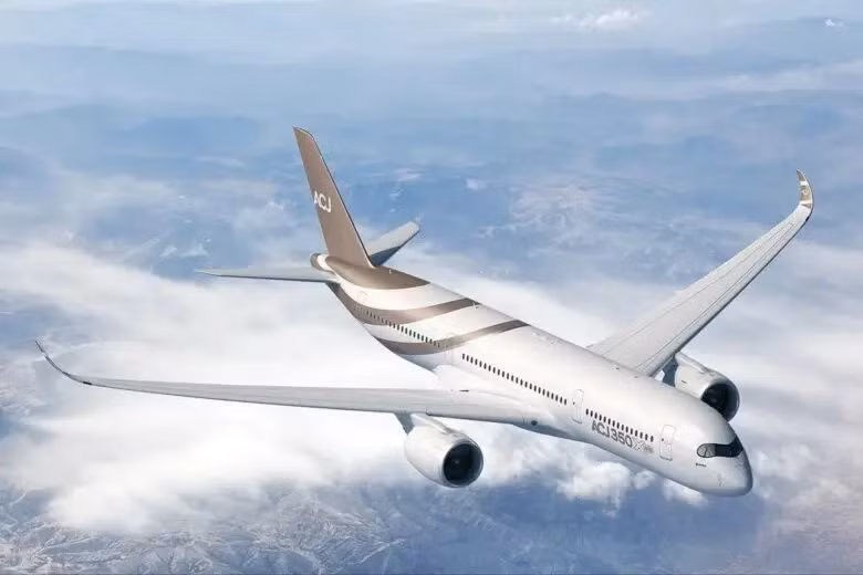 ACJ350 giống như một ngôi nhà trên bầu trời hơn là một chiếc máy bay. Trước khi được làm lại nội thất, ACJ350 có giá 366 triệu USD. Ảnh: Luxe