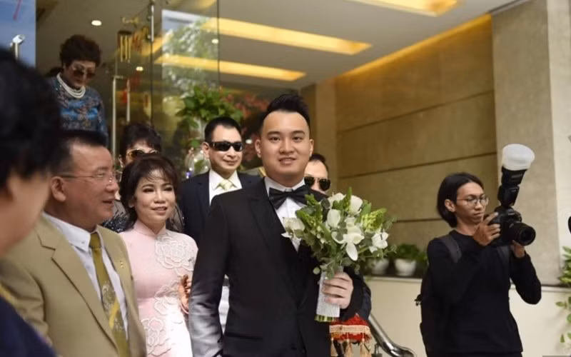 Trong khi "cuộc chiến" chưa ngã ngũ, ngôi nhà trăm tỷ gây tò mò. Gia đình thiếu gia Nghiêm Đức sở hữu nhiều mặt bằng có vị trí đắc địa và đang sống tại đường Ký Con, quận 1, TP HCM. Ảnh: Internet