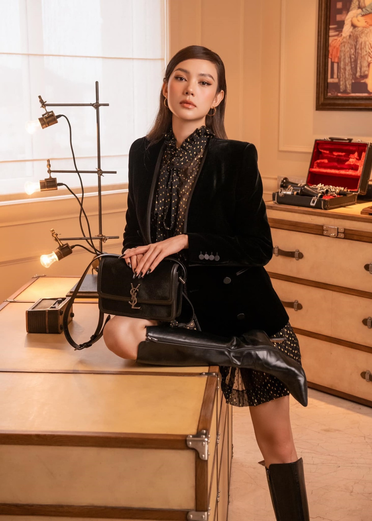 Độ giàu có của Minh Hằng thể hiện qua bộ sưu tập đồ hiệu đắt đỏ. Ảnh: FBNV