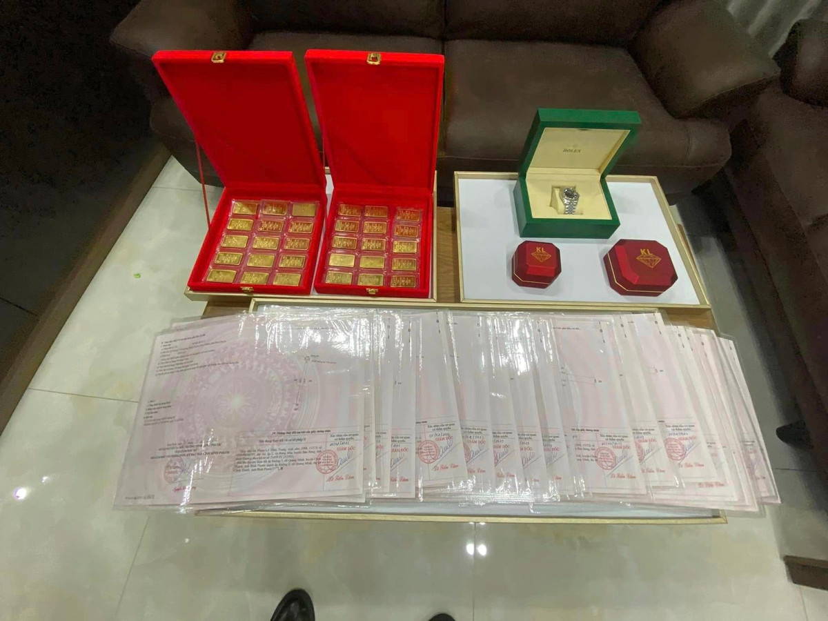 Bên cạnh đó, bố mẹ cô dâu còn trao 50% cổ phần ở công ty ván ép cho con gái điều hành, giám sát công việc. Ảnh: Royal Studio