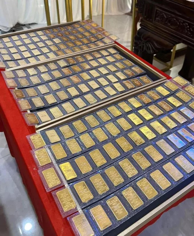 Hình ảnh hàng trăm cây vàng khiến dân tình xuýt xoa. Ảnh: Royal Studio