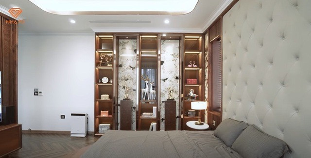 Những điểm nhấn nhẹ nhàng nhất của màu sắc tân cổ điển cũng được đưa vào trong phòng ngủ.