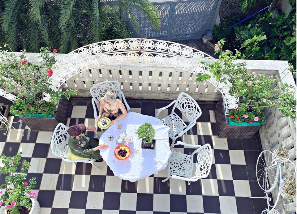 Ban công nhà Giáng My nhìn từ trên cao. Nguồn ảnh: FBNV