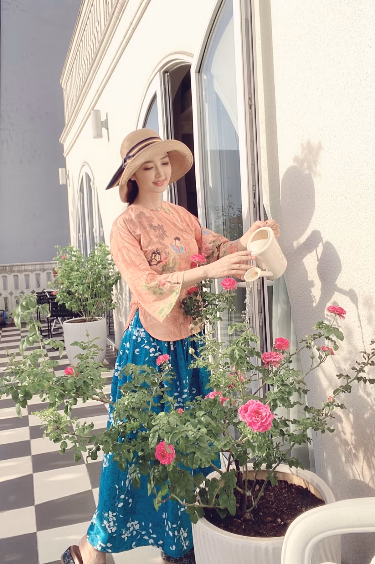 Là người kín tiếng về chuyện riêng tư nhưng thi thoảng Hoa hậu Giáng My vẫn chia sẻ về cuộc sống hạnh phúc, tự tay trồng và chăm sóc vườn cây trái cùng mẹ tại trong biệt thự ở Quận 2, TP HCM.