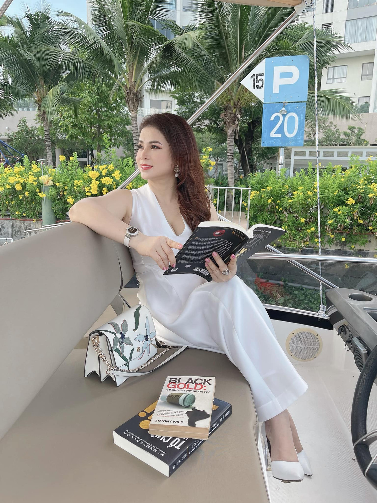 Trong một bức ảnh đăng tải trên trang cá nhân vào năm ngoái, doanh nhân Lê Hoàng Diệp Thảo gây sốt với nhan sắc tươi trẻ cùng nụ cười rạng rỡ.