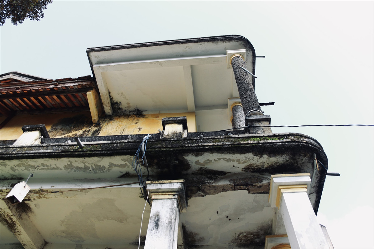 Công trình xuống cấp theo năm tháng. Ảnh: Lao động