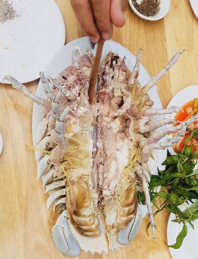 Vì phần mai và vỏ khá dày, nên bọ biển rất ít thịt. Một con bọ biển nặng 1 kg khi tách ra có thể chỉ được chưa tới 0,5kg thịt. Ảnh: DulichVietnam