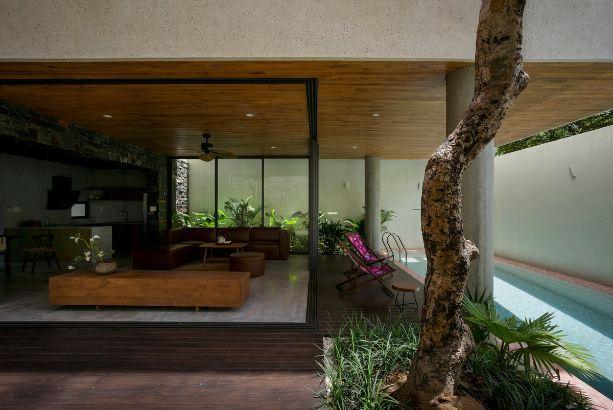 Các khoảng mở bên ngoài được giảm bớt và tập trung vào các khoảng mở bên trong để tạo ra các ốc đảo khí hậu và cảnh quan, mang đến một bầu không khí thoải mái.