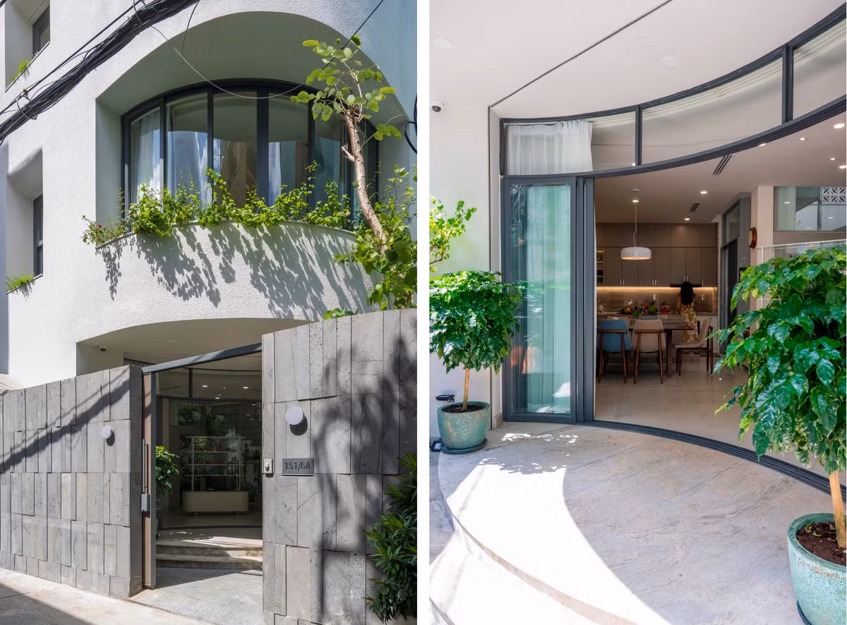 Phía trước căn nhà là một khoảng lùi vừa đủ từ góc hẻm để dành chỗ cho lối vào.