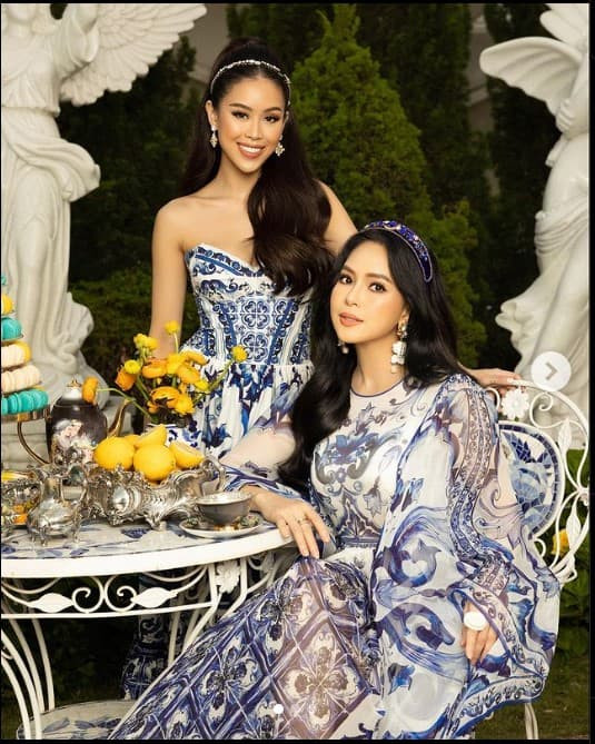 Mới đây, Tiên Nguyễn - con gái của tỷ phú Johnathan Hạnh Nguyễn thu hút sự chú ý khi thực hiện bộ ảnh bên mẹ nhân dịp đón sinh nhật muộn của doanh nhân Lê Hồng Thủy Tiên. Ảnh: FBNV