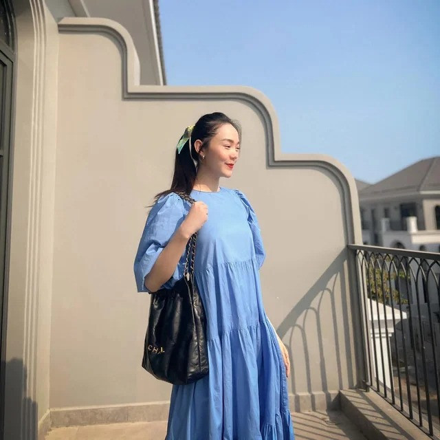 Sau gần một năm về chung nhà, Minh Hằng và ông xã đại gia chính thức thông báo tin vui khi sắp làm bố mẹ bỉm. Để chuẩn bị cho hành trình ý nghĩa, nữ ca sĩ không ngần ngại chi tiền khủng tậu không gian mơ ước cho con.