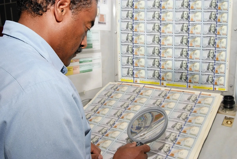 Cục Khắc và In ấn Hoa Kỳ - The Bureau of Engraving and Printing (BEP) trực thuộc Bộ tài chính Mỹ là cơ quan duy nhất có chức năng thiết kế và in các sản phẩm tiền giấy của Mỹ. Ảnh: Texasmonthly