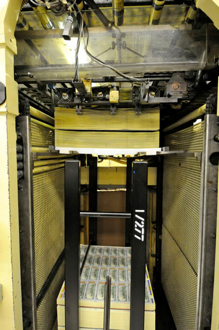 Đáng chú ý, nhà máy in tiền của Mỹ thường xuyên mở cửa phục vụ khách tham quan, từ 9h tới 14h từ thứ 2 đến thứ 6 hàng tuần (trừ ngày lễ). Ảnh: Washingtonian