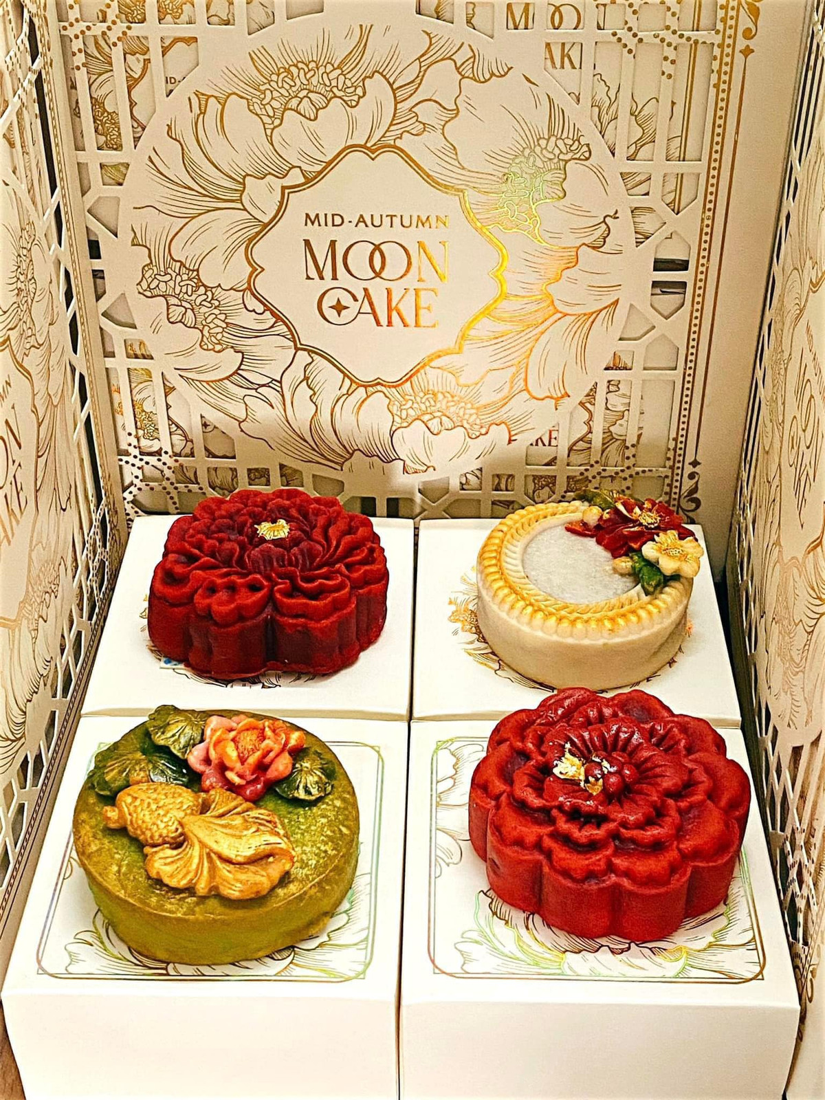 Bên cạnh các loại bánh truyền thống, thị trường năm nay còn xuất hiện nhiều loại biến tấu bánh trung thu hấp dẫn, được nhiều nhiều khách hàng săn tìm. Ảnh: Facebook