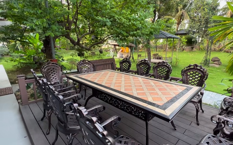 Một góc khác trong biệt thự nhà vườn được bà xã nam nghệ sĩ hé lọ. Ảnh: FBNV