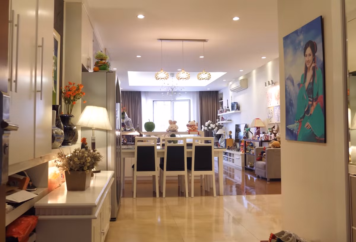 Căn hộ của Mai Phương Thúy tại Hà Nội có thiết kế khá đơn giản, không quá cầu kỳ nhưng tiện nghi. Ảnh chụp màn hình NhaF